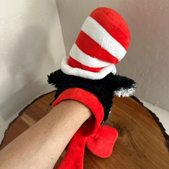 Dr. Seuss Cat in the Hat Hand Puppet - Picture 6 of 11